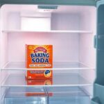 Esse truque com bicarbonato deixa sua geladeira cheirando a nova!